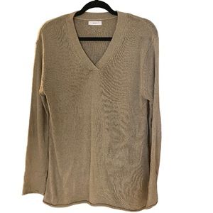 Aeer sweater.‎ Design by Korea.  Oatmeal color.  Size small.